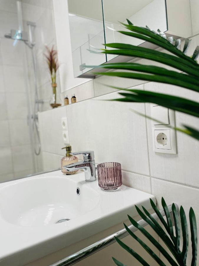 Klassen Stay - Exklusives Apartment Am Hbf - Kueche, Netflix, Kingsizebett Кобленц Екстер'єр фото